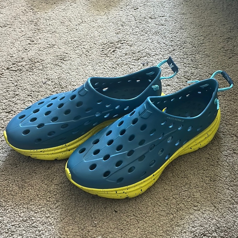 KANE Running shoes Mens 7 Womens 9